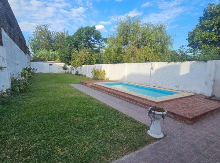 Casa · 238m² · 4 Ambientes · 2 Cocheras