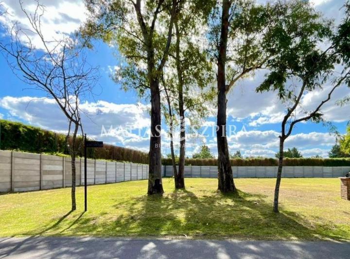 Terreno · 678m²