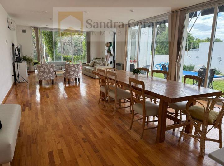 Casa · 191m² · 3 Ambientes · 2 Cocheras