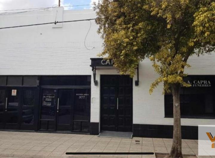 Edificio · 200m² · 8 Ambientes · 2 Cocheras