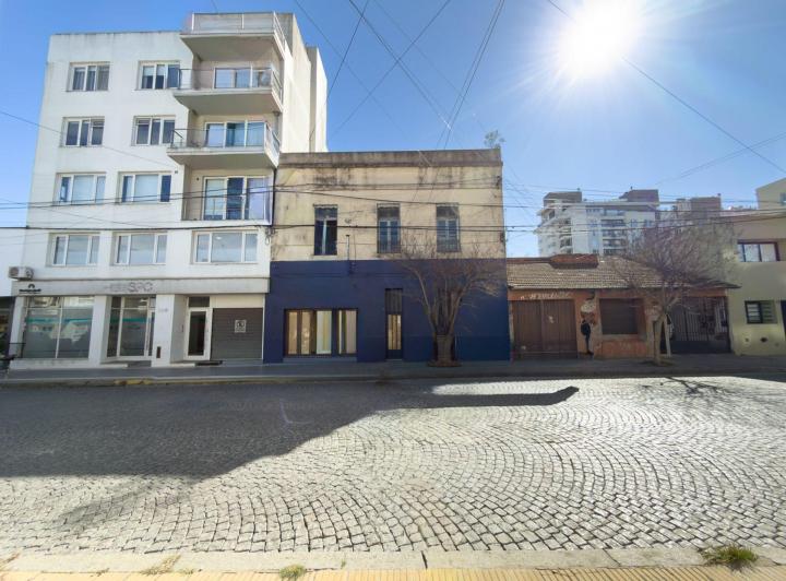 Casa · 350m² · 8 Ambientes · 1 Cochera