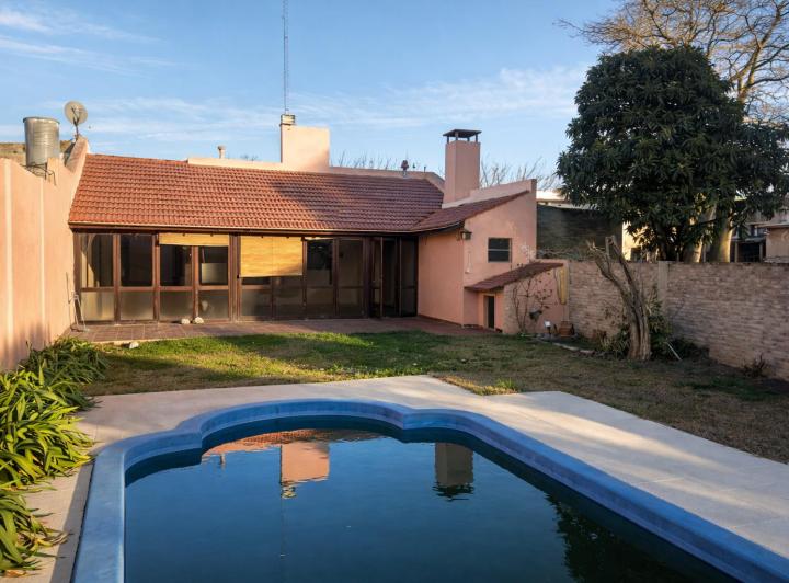 Casa · 146m² · 4 Ambientes · 2 Cocheras