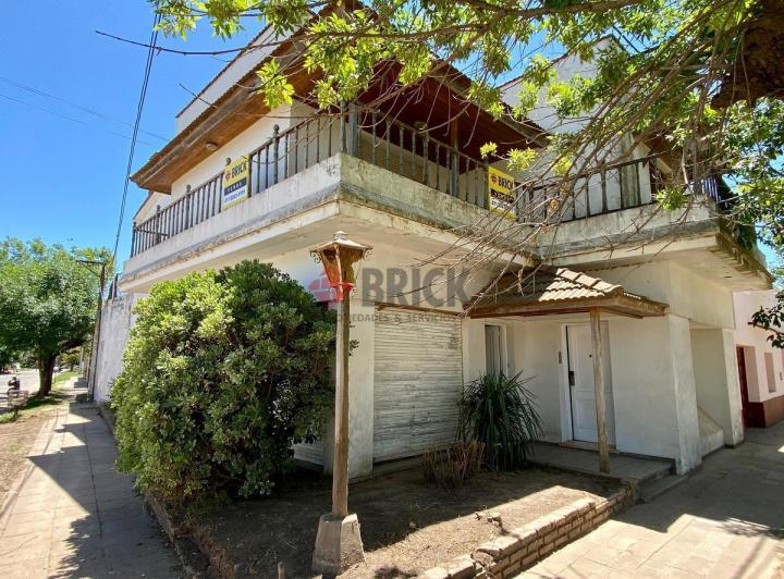 Casa · 200m² · 6 Ambientes · 1 Cochera