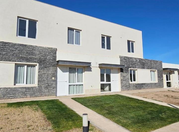 Casa · 104m² · 5 Ambientes · 1 Cochera