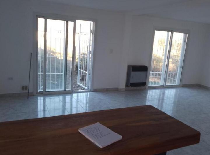Casa · 180m² · 4 Ambientes · 2 Cocheras