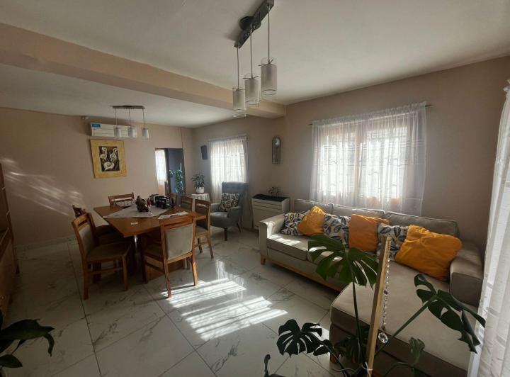 Casa · 182m² · 5 Ambientes · 1 Cochera