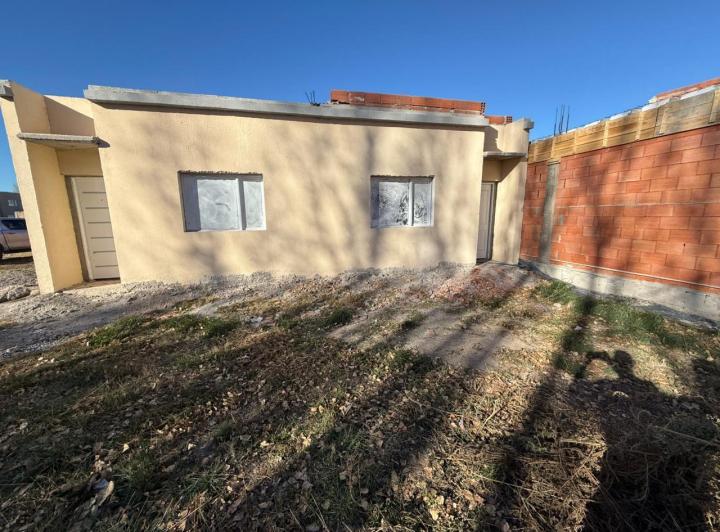 Casa · 72m² · 2 Dormitorios · 2 Cocheras