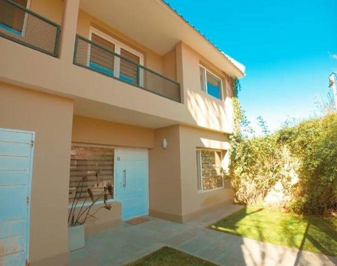Casa · 293m² · 6 Ambientes · 2 Cocheras