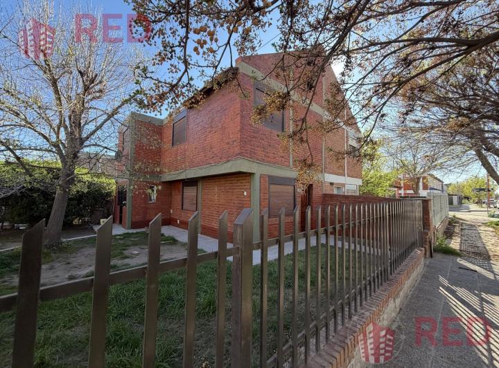 Casa · 200m² · 4 Ambientes · 1 Cochera