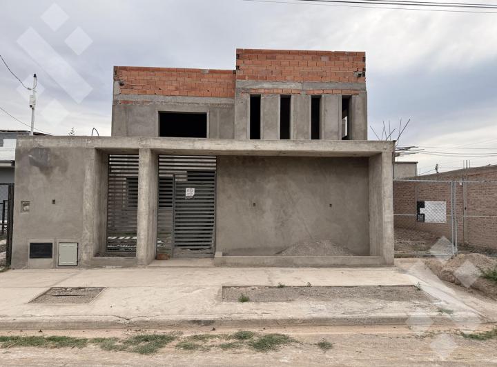 Casa · 295m² · 4 Ambientes · 1 Cochera