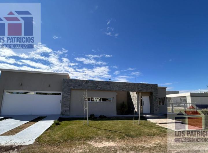 Casa · 275m² · 5 Ambientes · 2 Cocheras