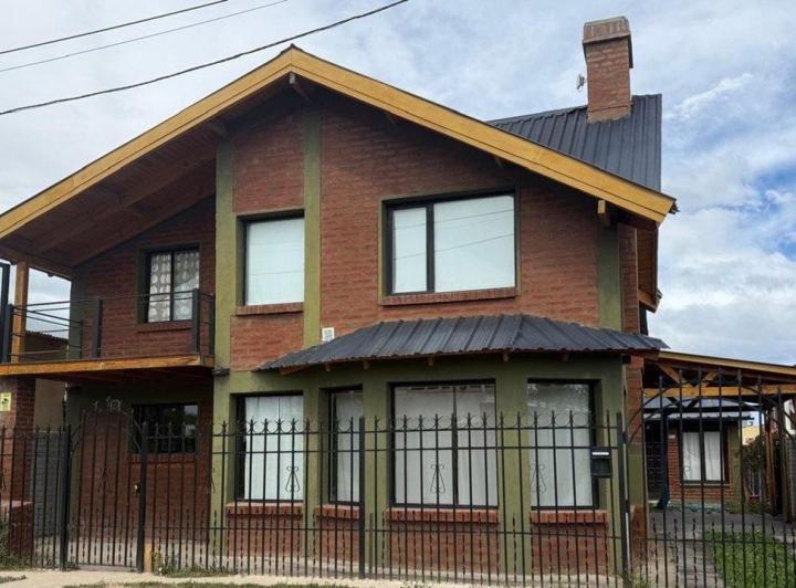 Casa · 196m² · 5 Ambientes · 1 Cochera