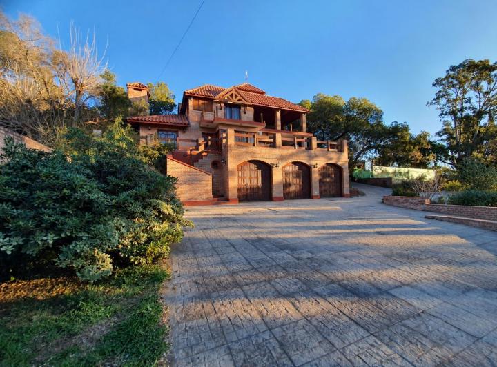 Casa · 195m² · 6 Ambientes · 5 Cocheras