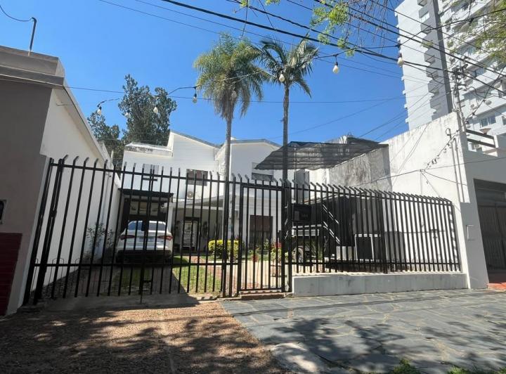 Casa · 180m² · 5 Dormitorios · 2 Cocheras