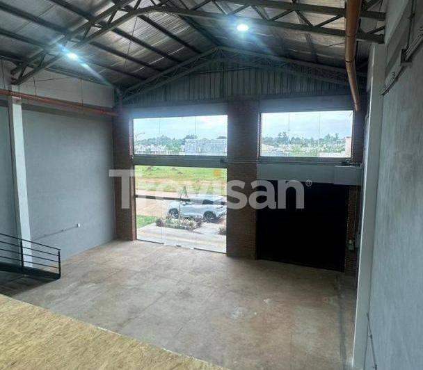 Local comercial · 338m²