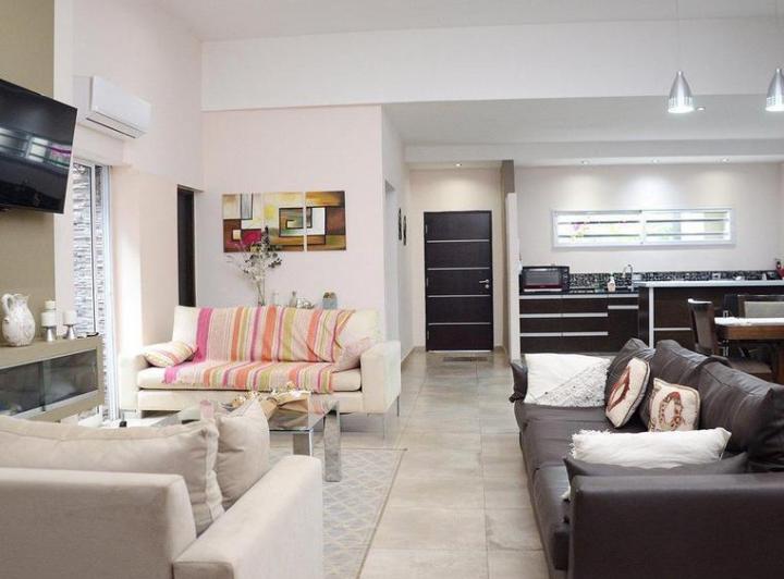 Casa · 330m² · 5 Ambientes · 1 Cochera