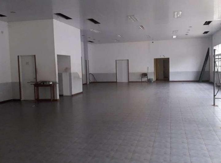 Local comercial · 325m²