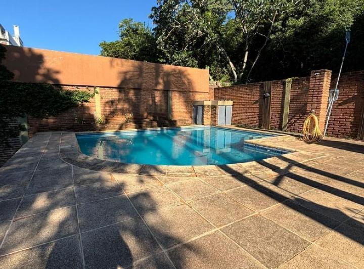 Casa · 676m² · 4 Ambientes · 1 Cochera