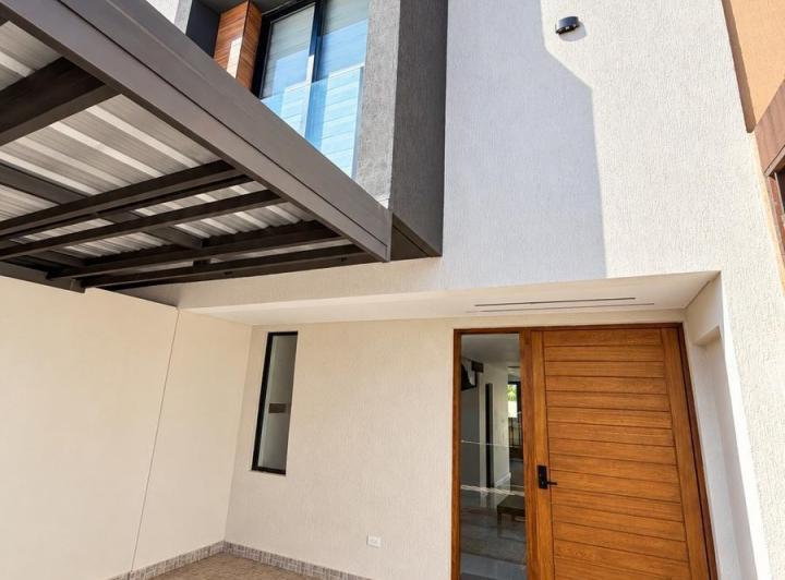 Casa · 115m² · 4 Ambientes · 2 Cocheras