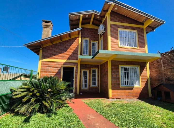 Casa · 150m² · 4 Ambientes · 4 Cocheras