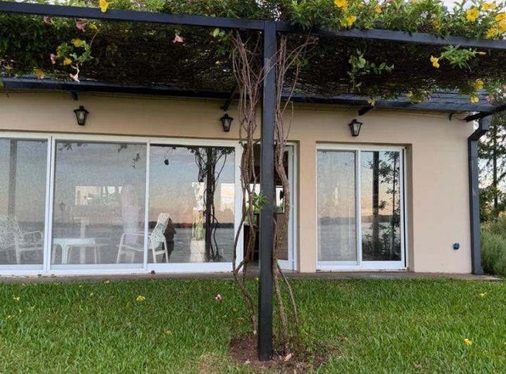 Casa · 219m² · 4 Ambientes · 2 Cocheras
