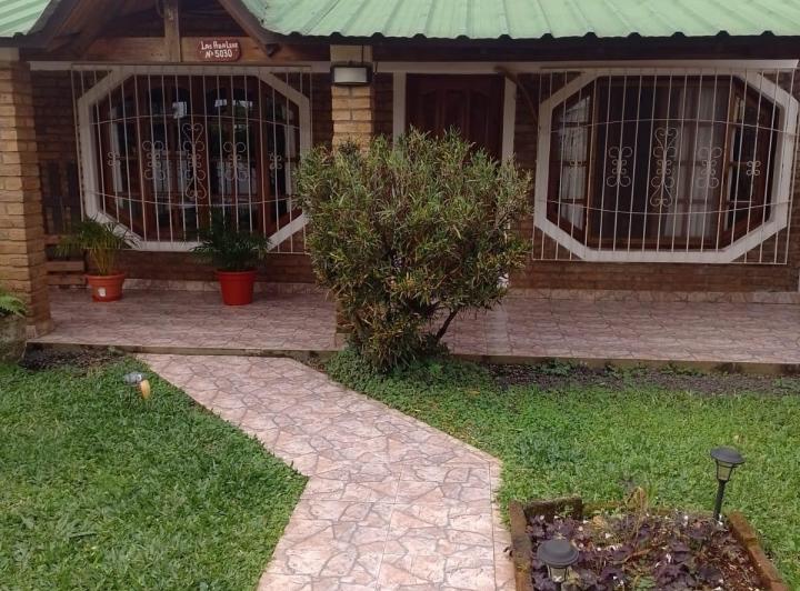 Casa · 100m² · 4 Ambientes · 2 Cocheras