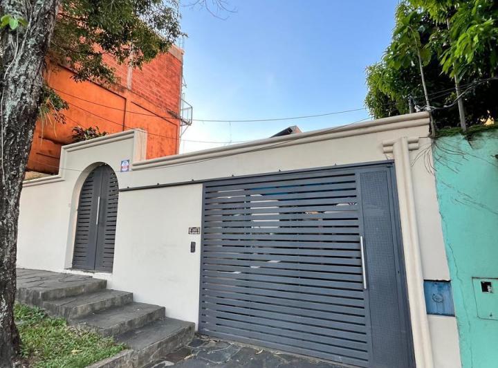 Casa · 250m² · 5 Ambientes · 2 Cocheras