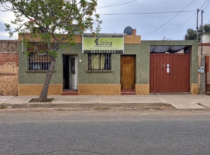 Casa · 130m² · 5 Ambientes · 2 Cocheras
