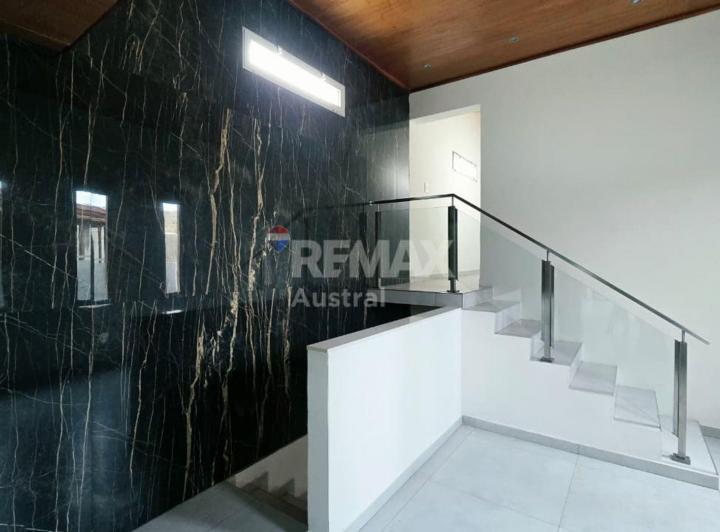 Casa · 248m² · 6 Ambientes · 2 Cocheras