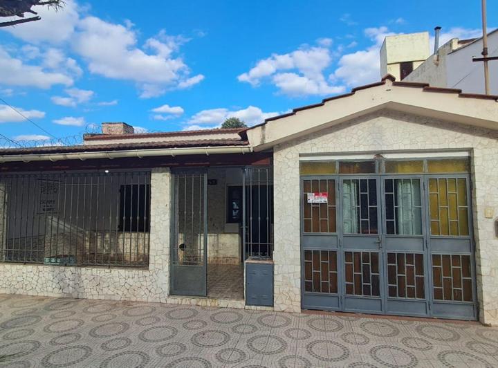 Casa · 180m² · 8 Ambientes · 1 Cochera