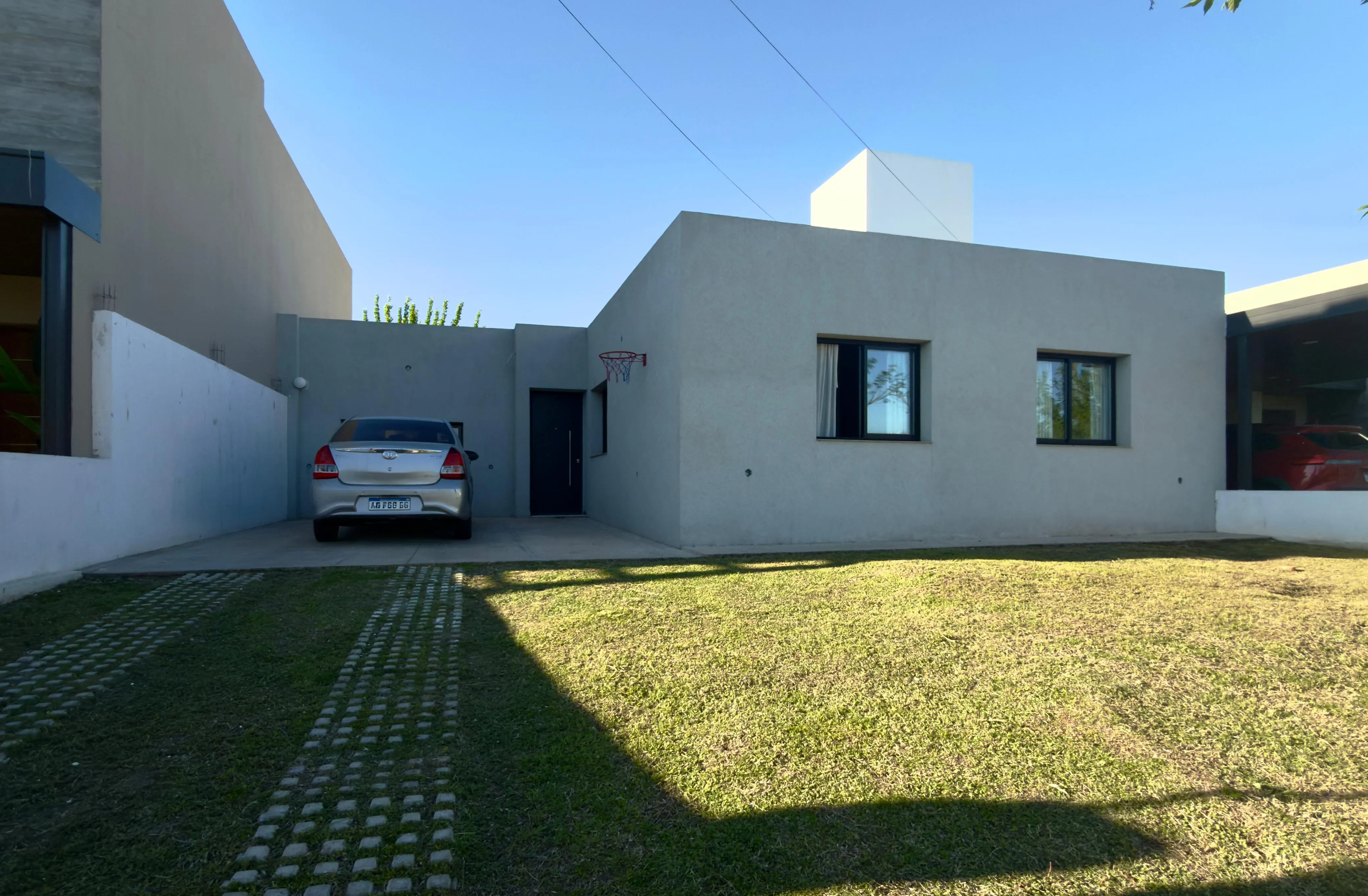¡¡¡OPORTUNIDAD!!! Casa en VENTA en Barrio Cerrado Comarca de Allende, 3 Dorm., lote central y frente a espacio verde