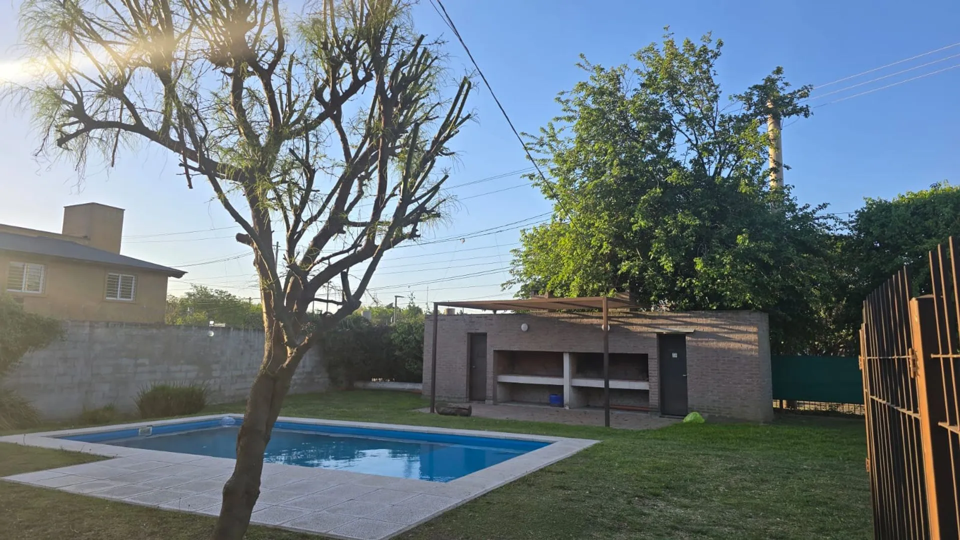 CASA HOUSING B° INAUDI CÓRDOBA 3 DORMI PILETA PATIO COCHERA  APTO CREDITO ZONA SUR TIPO DUPLEX VENTA