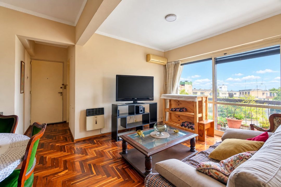 Venta 4 Ambientes 2 baños, Balcon Cochera Martinez