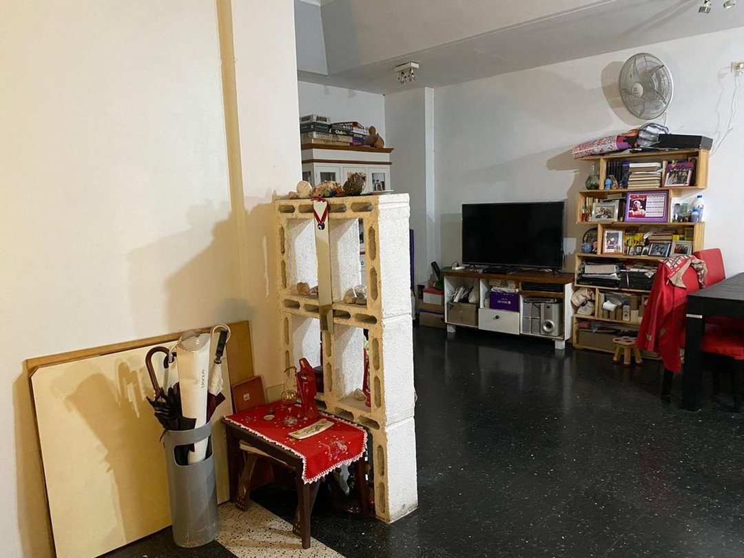 3 AMBIENTES Almagro CONSULTORIOS 1 piso escalera