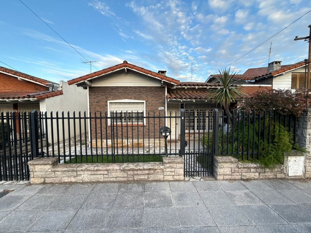 CASA 5 AMB  VILLA LUZURIAGA APTO CREDITO