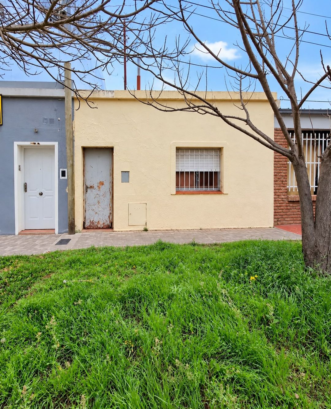 En venta casa con patio verde