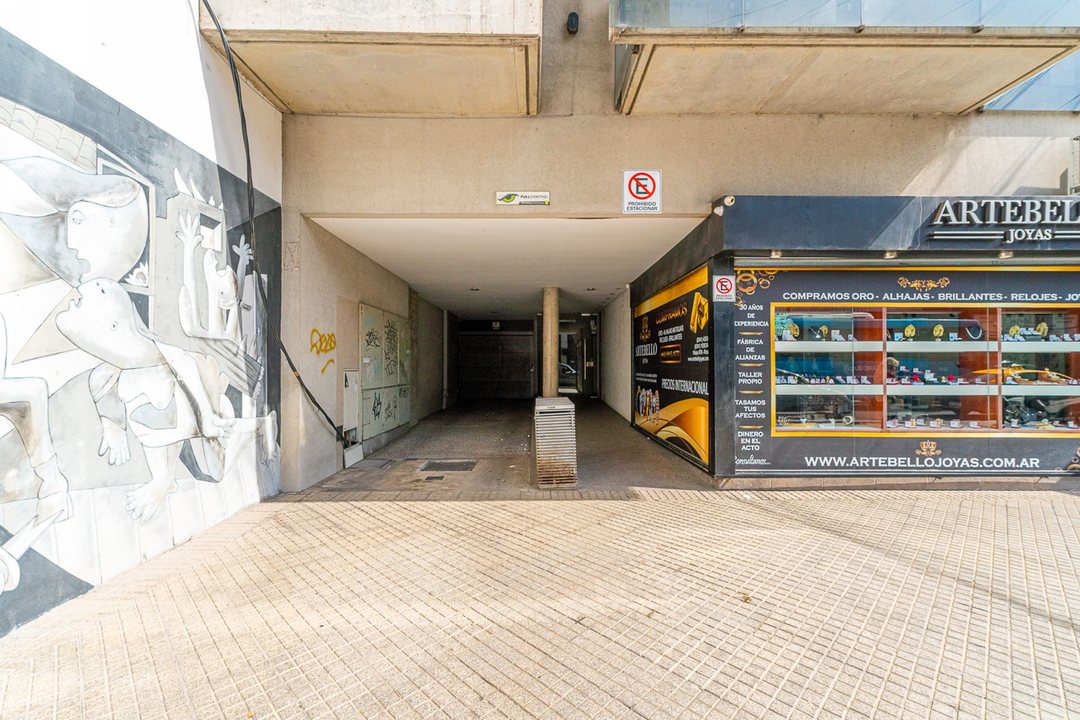 VENTA COCHERA CENTRO  FACIL ACCESO.