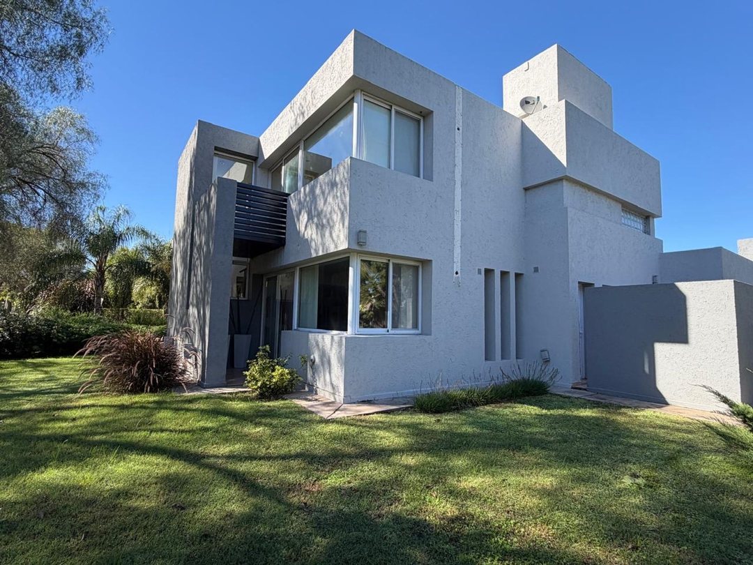 VENTA CASA 4 DORMITORIOS SAN ISIDRO VILLA ALLENDE