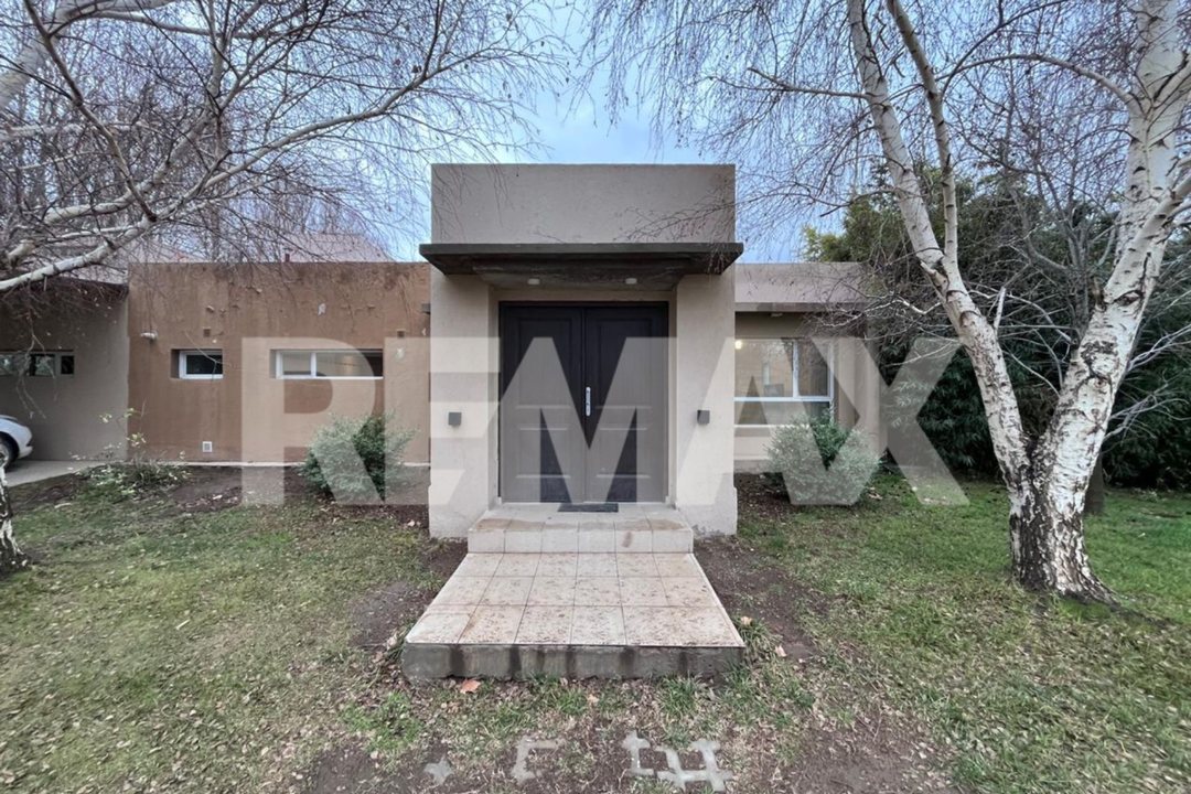 CASA EN VENTA 3 DORMITORIOS  FINCAS DE PLOTTIER