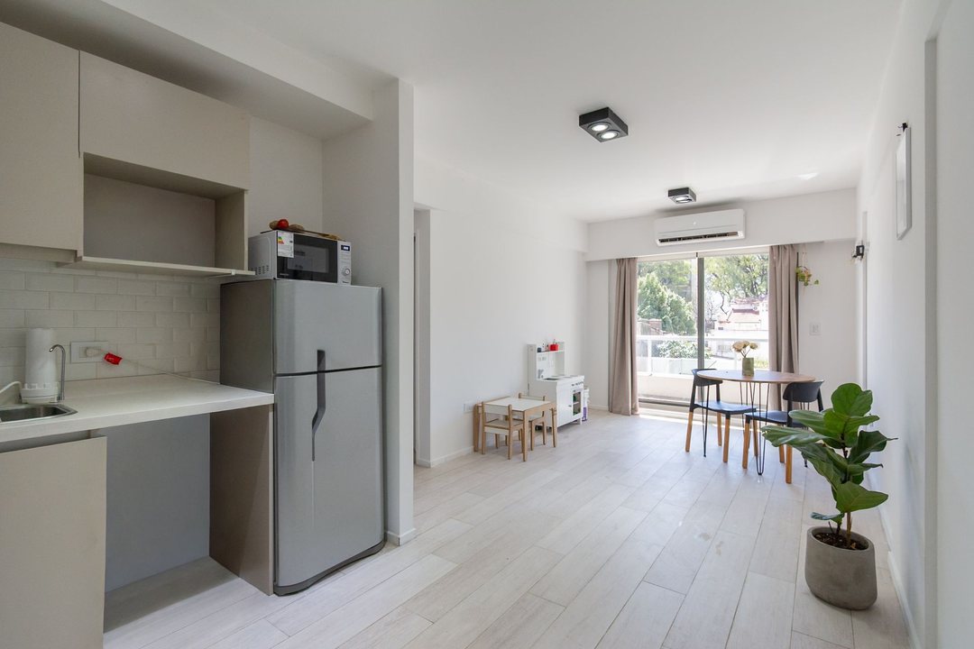 VENTA DOS AMBIENTES CON COCHERA  V. URQUIZA