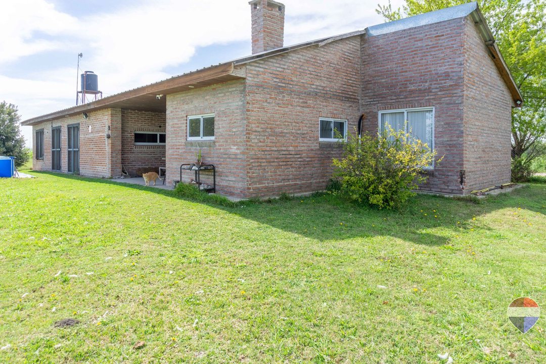 CASA 3 DORMITORIOS EN VENTA VILLA CASTELLS .