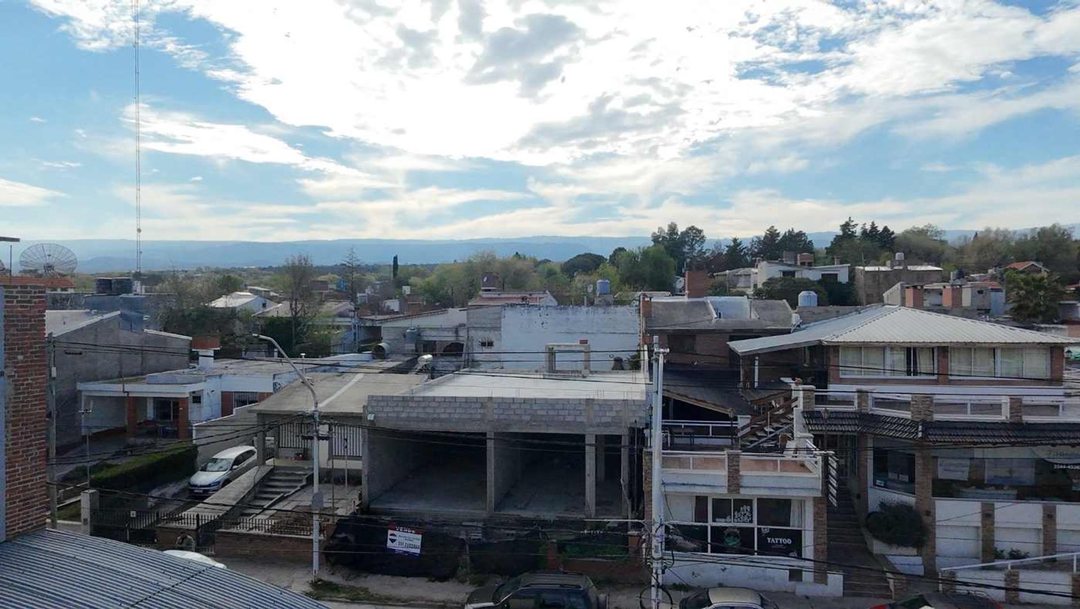 VENTA LOCALES EN MINA CLAVERO SOBRE AVENIDA