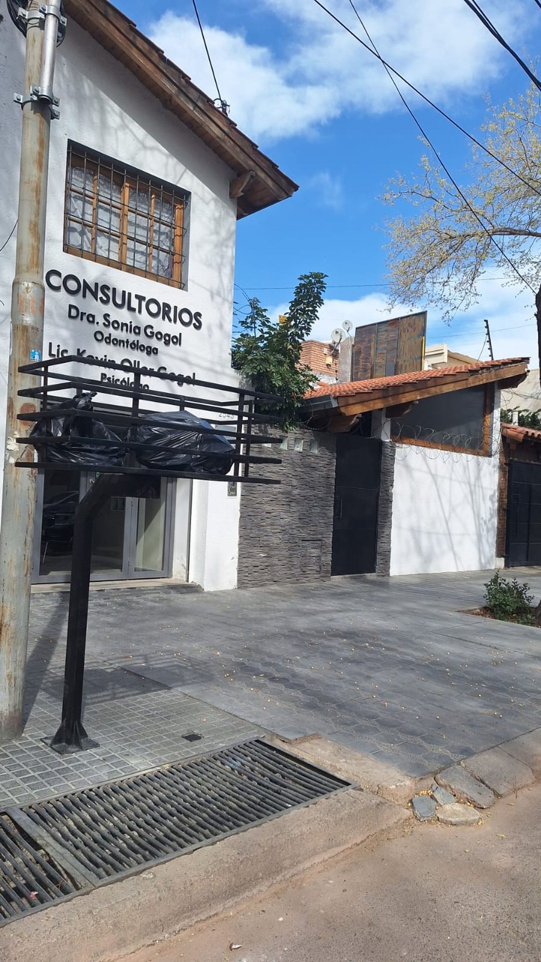 Venta Casa con pileta y local comercial 6°Seccion
