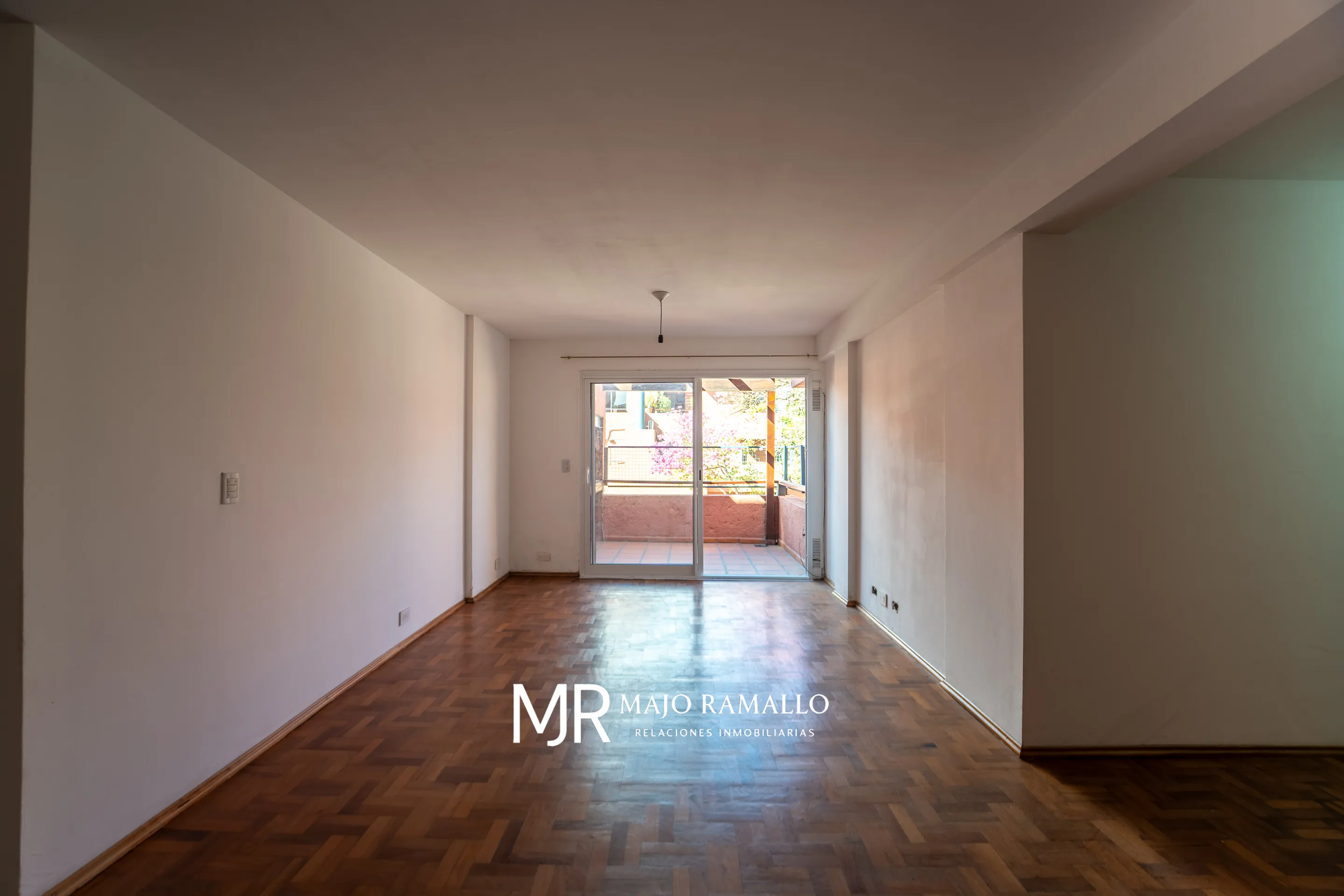 Dpto. 3 dormitorios con cochera propia - APTO CREDITO | La Huertilla- Barrio Jardín