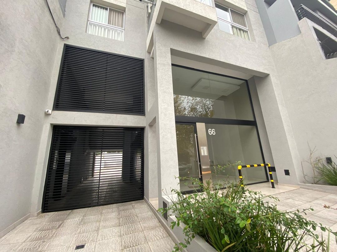 Monoambiente en venta L. de Zamora con cochera