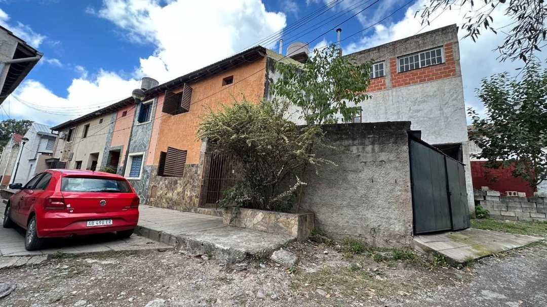 VENTA DUPLEX 94M2 4 DORM – B° POLICIAL HUAICO