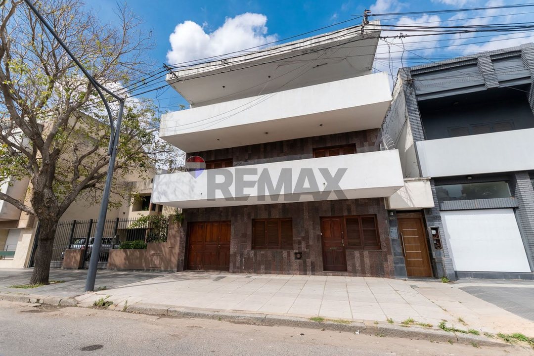 Casa en Boulevard de 2 pisos - 4 dormis y cochera