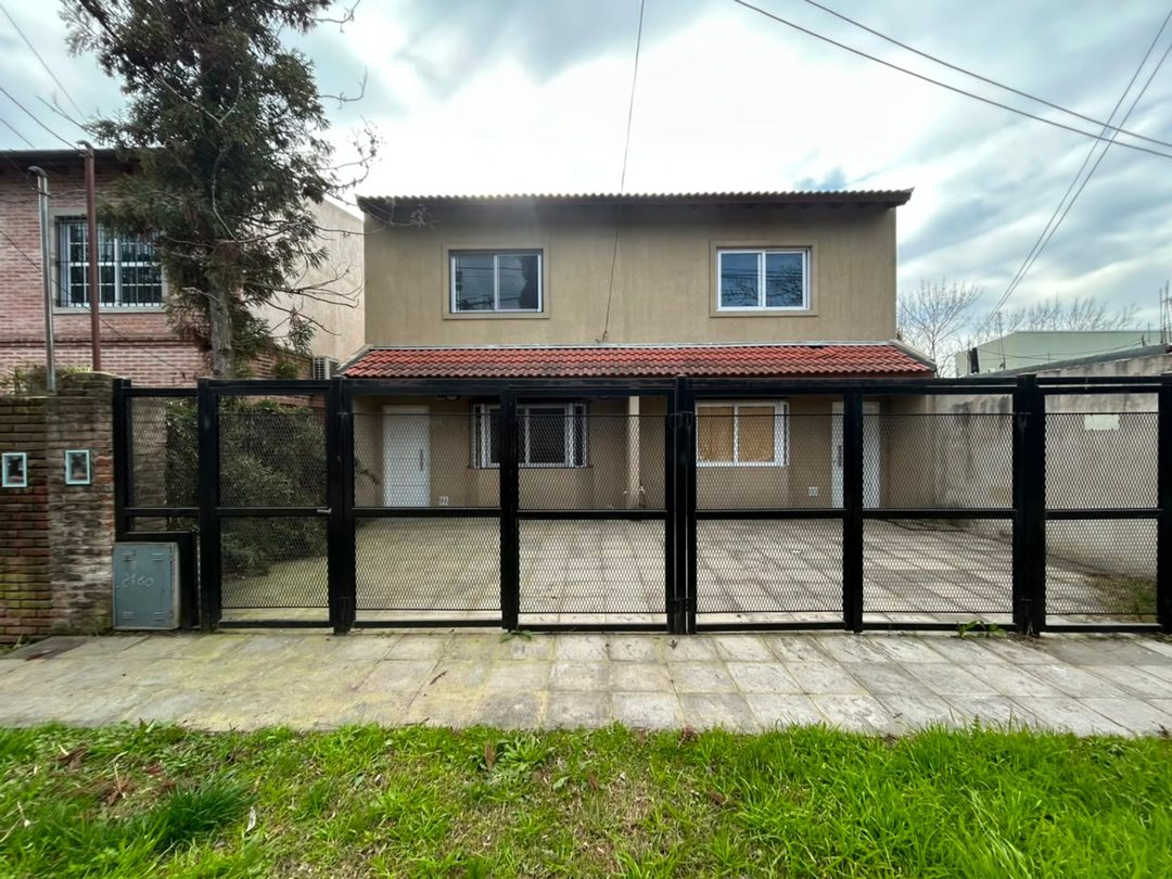 VENTA CASA DUPLEX CON JARDIN LA ALBORADA PILAR