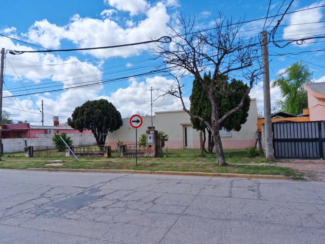 CASA/ A REFACCIONAR/ AV. ITALIA/ OPORTUNIDAD