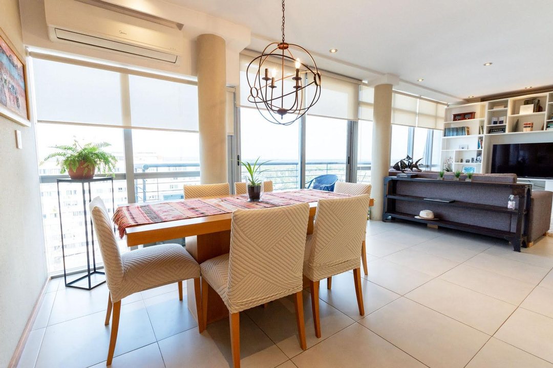 PISO EXCLUSIVO 3 DORMITORIOS BARRIO SUR Y COCHERA